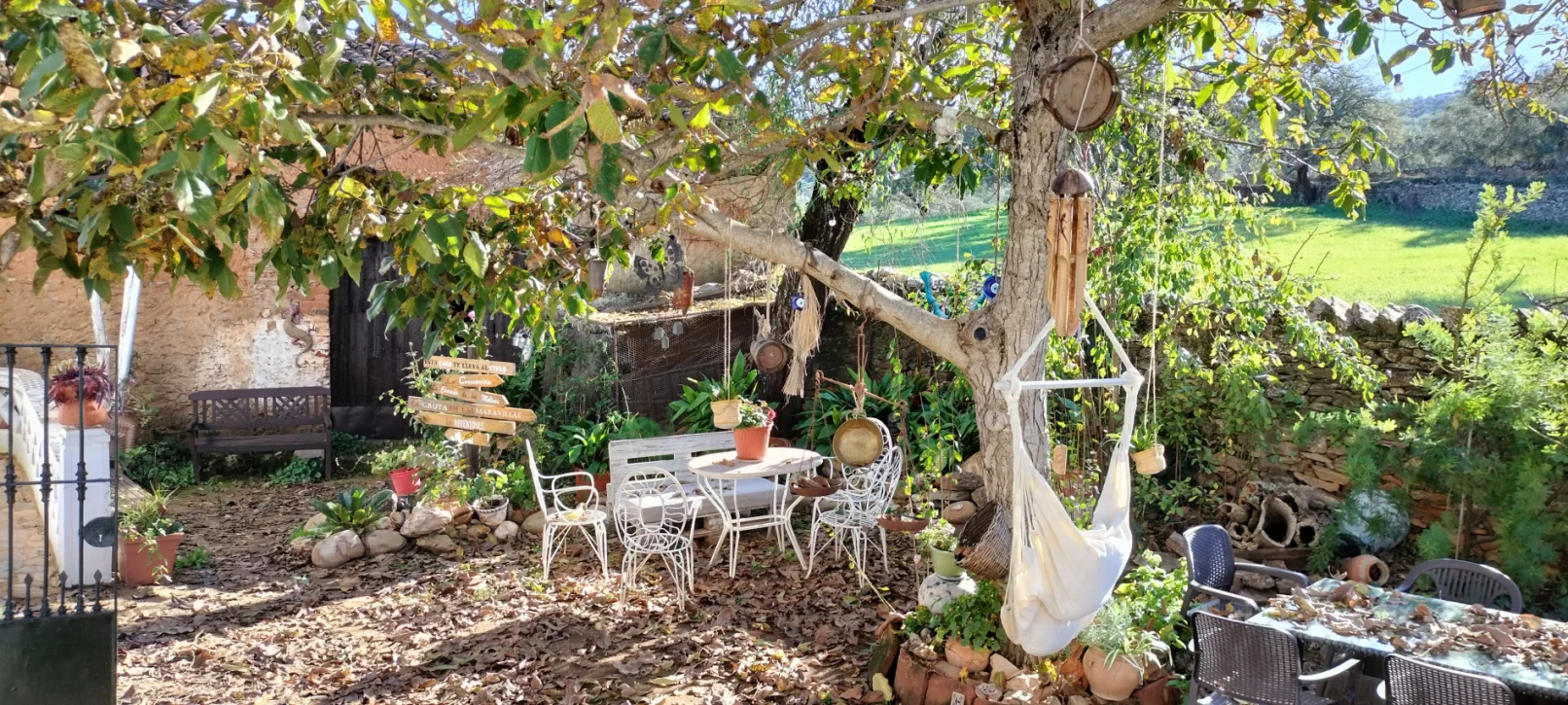 Jardín de la Hospedería de la Corte en otoño, Corteconcepción